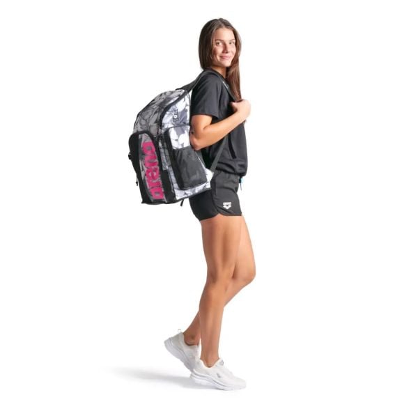 ARENA YÜZÜCÜ ÇANTASI RENKLİ 45 LİTRE SPIKY III BACKPACK 45 ALLOVER 006272129